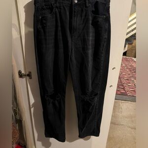Women’s American Eagle size 8 ripped knee style regular fit